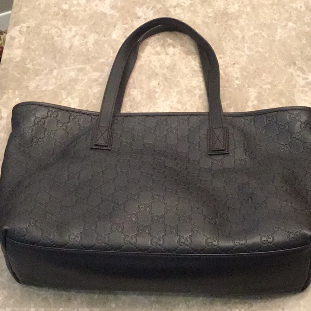 Authentic Gucci leather hand bag awesome condition